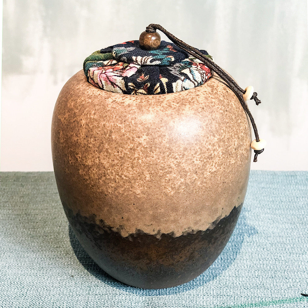 Keramik Teedose mit Stoffdeckel aus China
